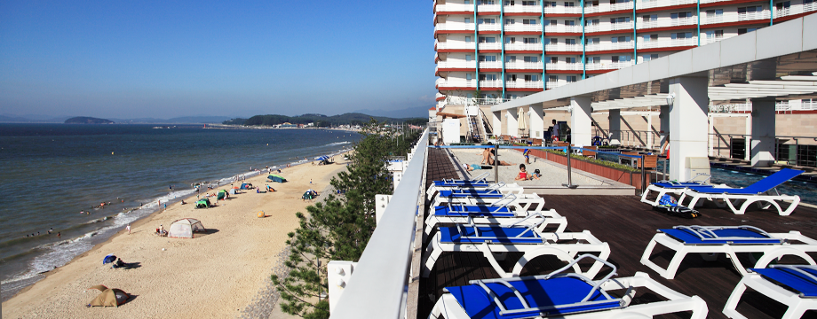 Image of Sunbed & Beach Parasol