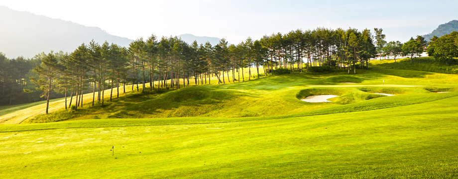 Yongpyong Golf Club Kangnaru HOLE 9 : PAR 5 HDCP 8