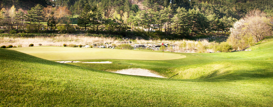 YongPyong Country Club Kangnaru HOLE 3 : PAR 4 HDCP 17