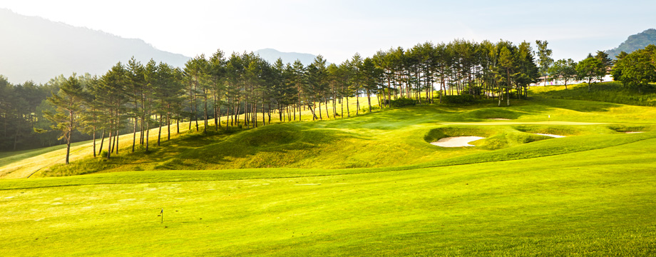 YongPyong Country Club Kangnaru HOLE 9 : PAR 5 HDCP 8